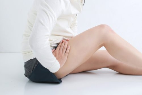 足の付け根の痛み　生理後に考えられる原因は何？